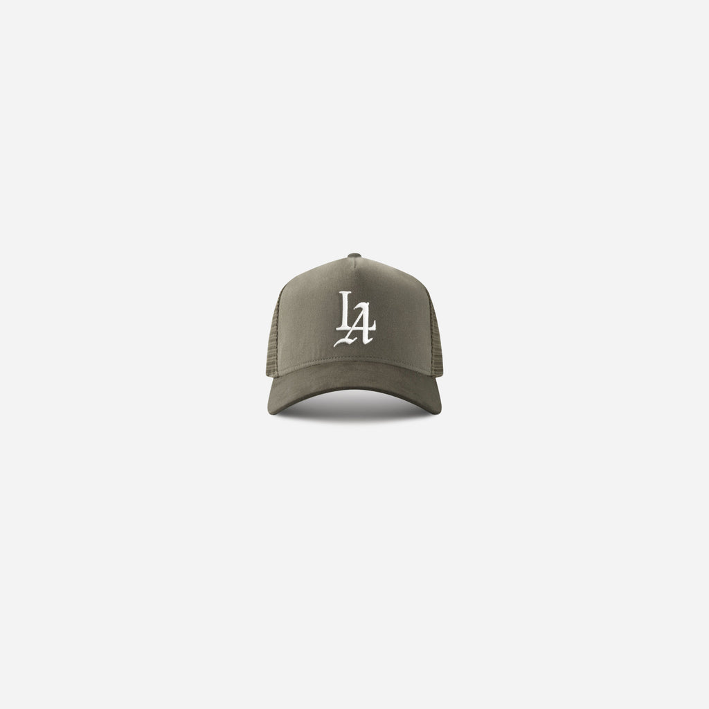 LA 001 Brushed Twill Trucker